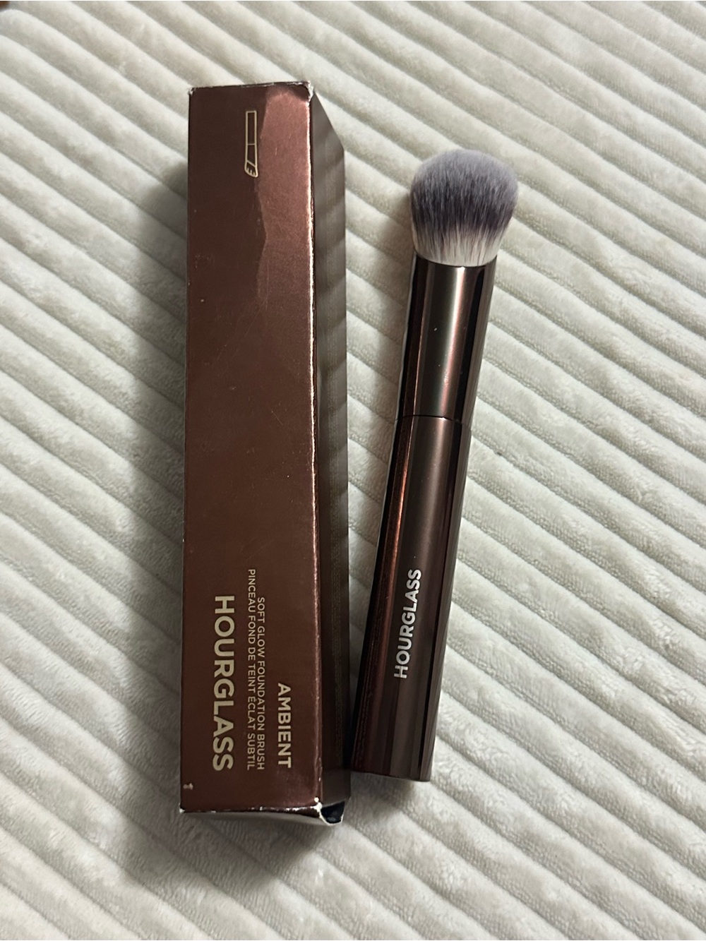Hourglass Ambient Soft Glow Makeup Brush -New in Box.